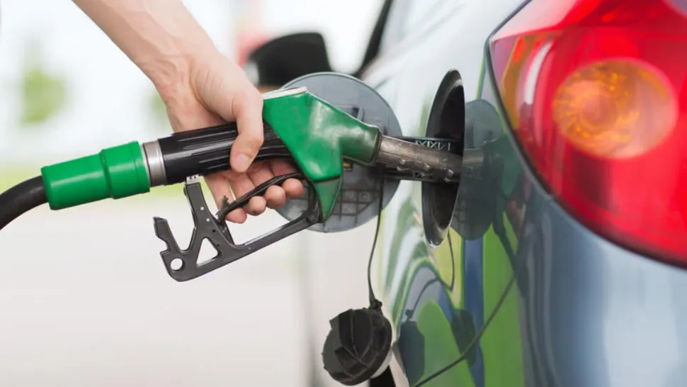 Șoc la pompă: benzina peste 9 lei, motorina se apropie de 10 lei. Avertismentul specialiștilor