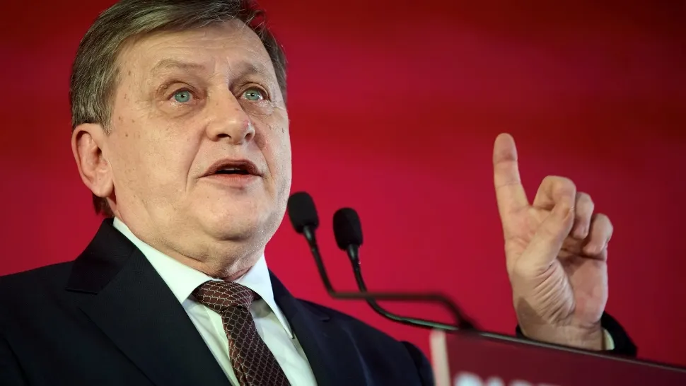 Crin Antonescu, atac dur la adresa PNL după căderea Guvernului Bolojan: „Deceniul Iohannis a desfigurat partidul ideologic. Riscă să rămână doar în cartea de istorie”