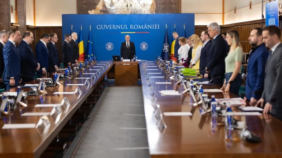 Instabilitatea politică ne costă. Românii plătesc mai mult pentru energie și carburanți