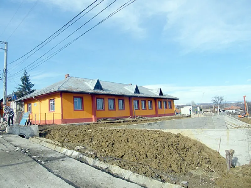 De ce nu se pot face toalete în școlile din Roșia de Amaradia