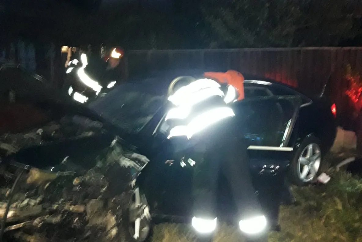 Accident la Drăguțești. Doi bărbați au fost spitalizați
