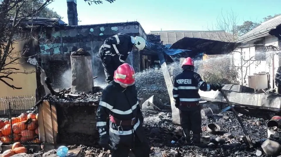 Un gorjean și-a dat foc la casă