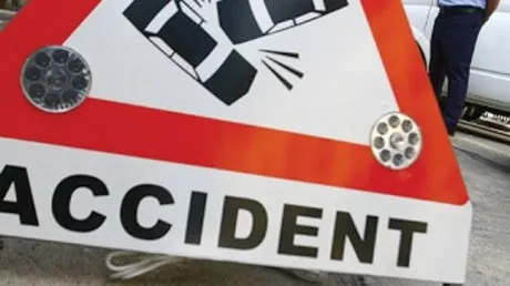 Accident spectaculos la Târgu Cărbunești: S-a dat peste cap cu mașina