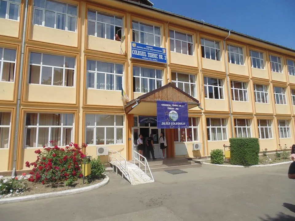 Bătaie la un liceu din Târgu Jiu