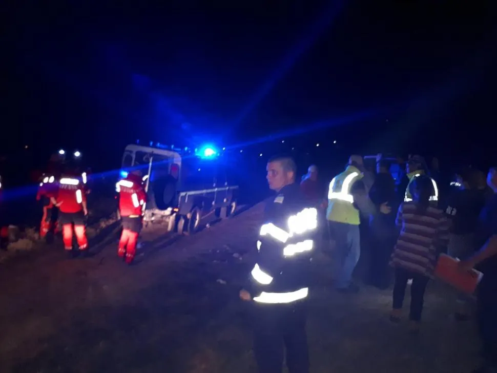 Misiune dificilă pentru salvatorii gorjeni: Cum au ajutat un bărbat rănit în pădure