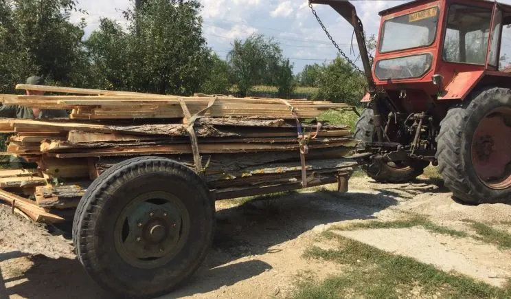 Primar din Gorj, amendat după ce a fost prins cu lemne fără documente