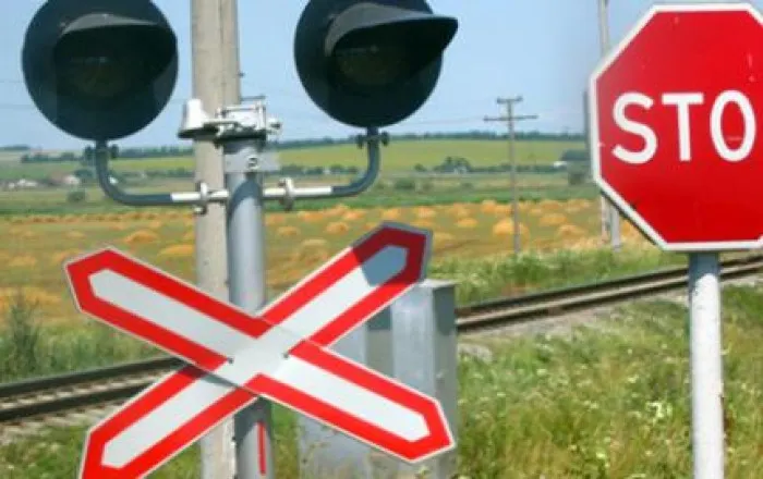 Mașină lovită de tren în Gorj