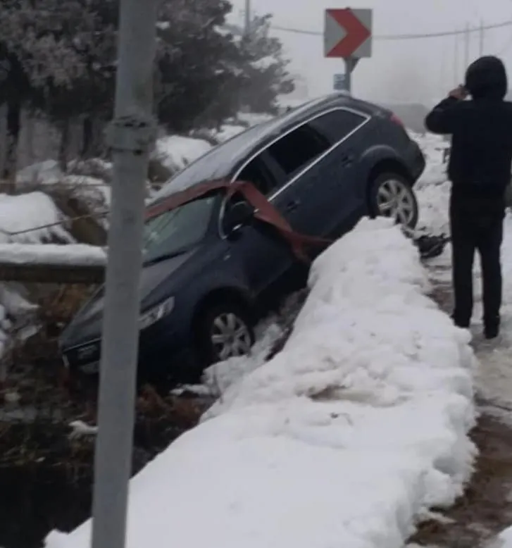 A căzut cu mașina în canal la Târgu Jiu