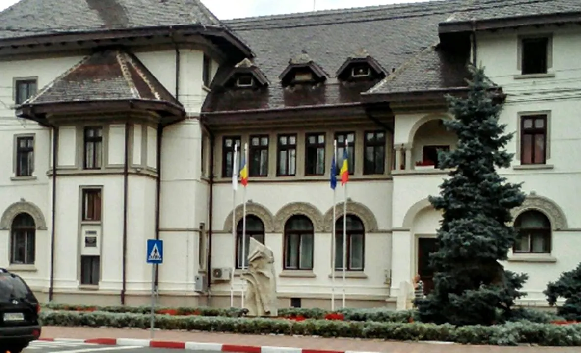 Nimeni nu vrea să ocupe postul plătit cu 9.500 de lei la Primăria Târgu Jiu