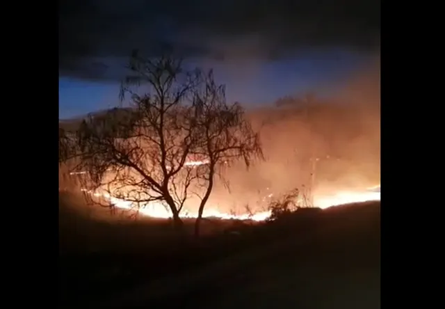O gospodărie din Arcani a fost distrusă de flăcări