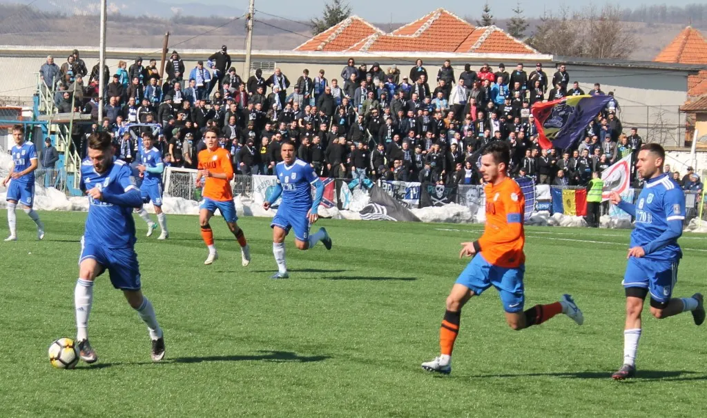 ”Pandurii” n-au încurcat liderul: 0-2 cu Academica Clinceni