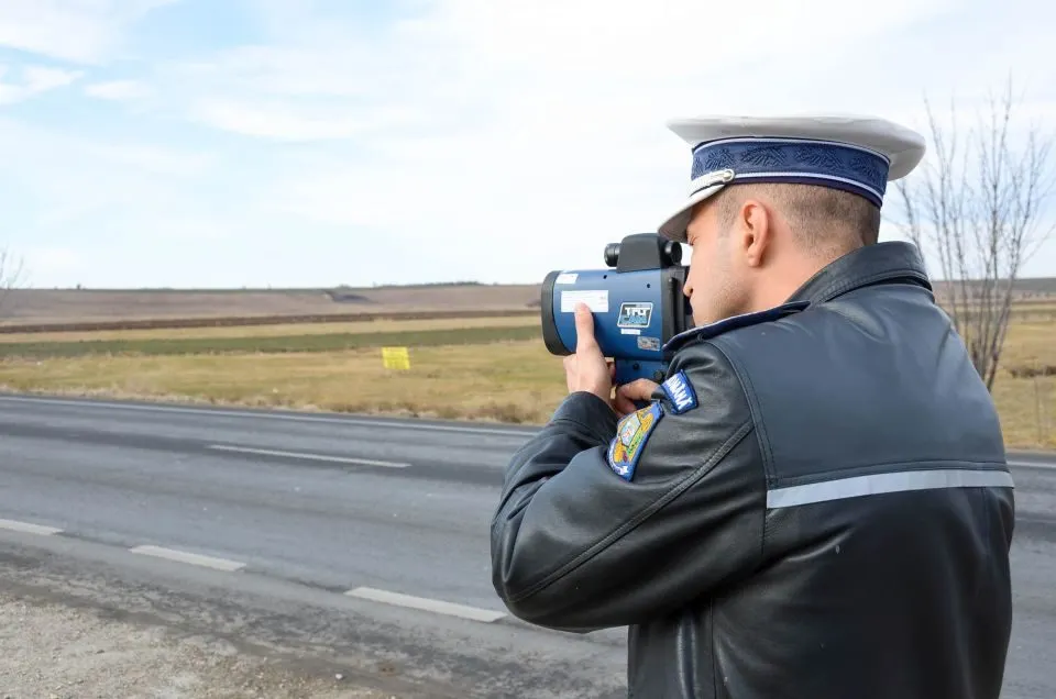 Viteză-record pe un drum din Gorj: 241 de kilometri pe oră!