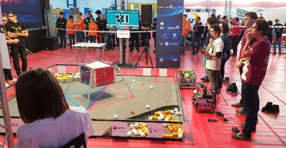 Elevi din Târgu Jiu, în finala unui important concurs de robotică