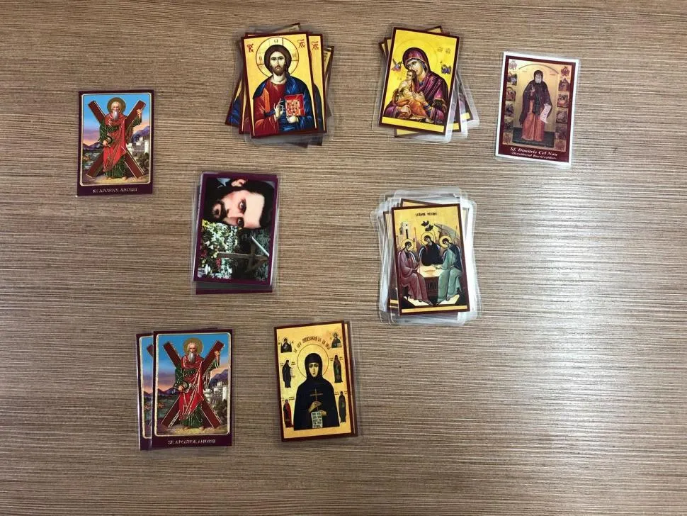Polițiștii locali din Târgu Jiu au confiscat câteva zeci de icoane