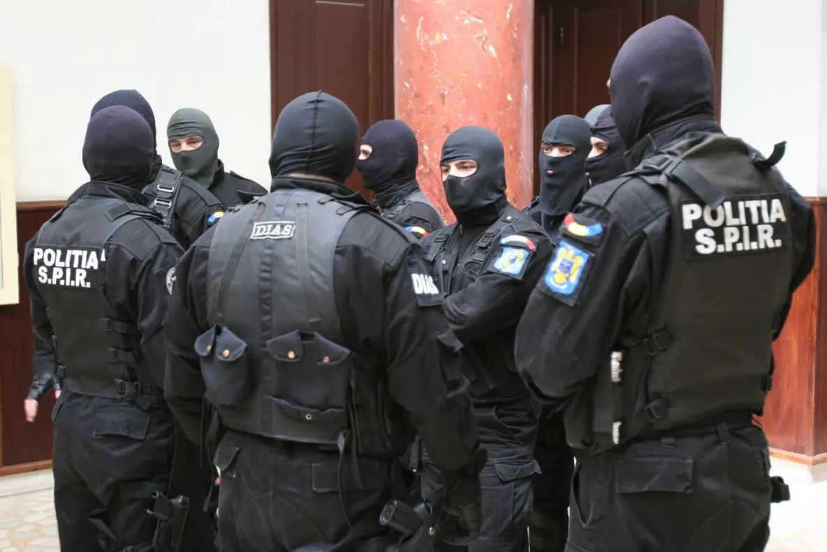 Percheziții în mai multe comune din Gorj. Trei hoți, prinși de polițiști!
