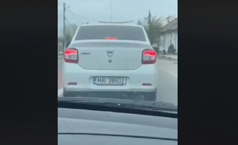 O mașină de poliție circulă periculos în Gorj: Aproape 150 km/h în localitate | VIDEO