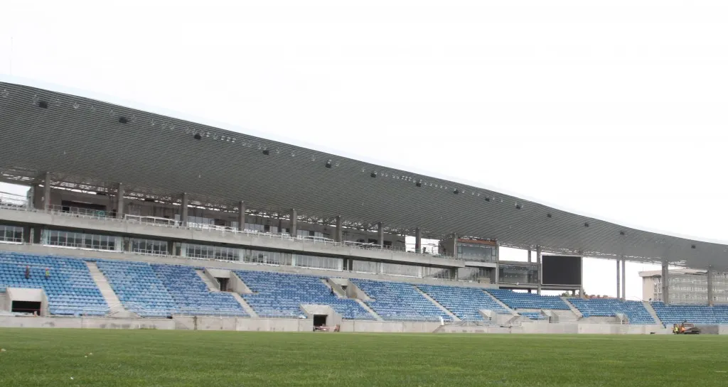 Pandurii joacă tot pe sintetic. Când va fi gata noul stadion?