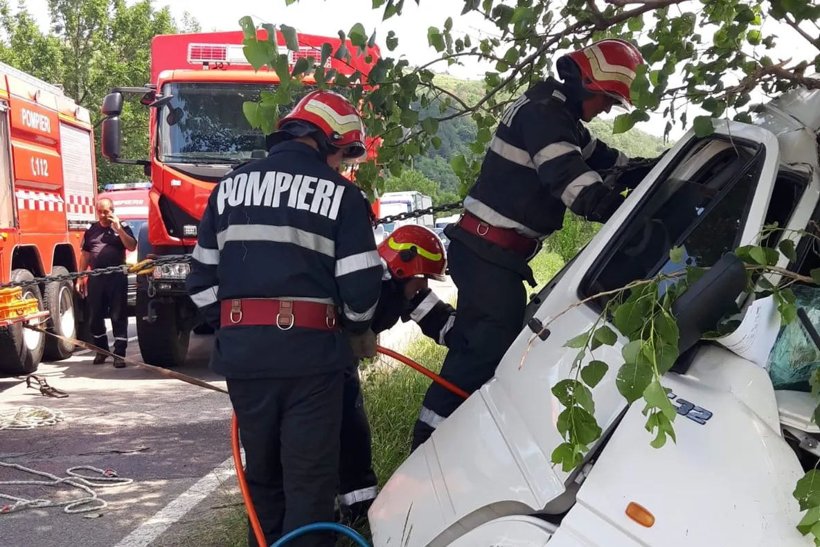 Încă o mașină acoperită cu hârtie igienică, la Târgu Jiu!