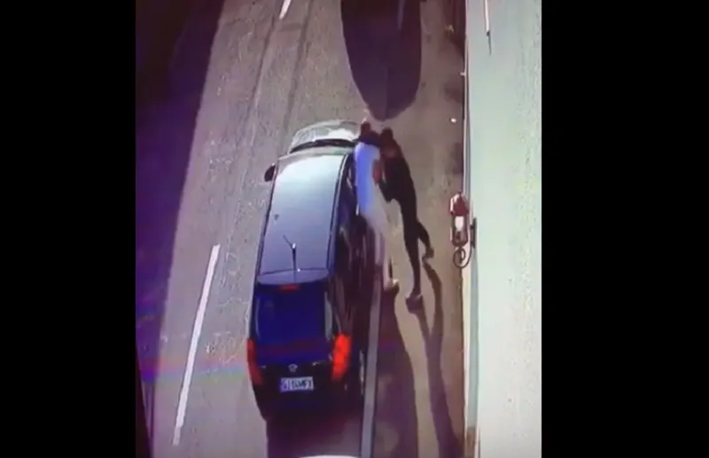 Bărbat bătut cu o rangă aproape de sediul Poliției, la Târgu Jiu | VIDEO