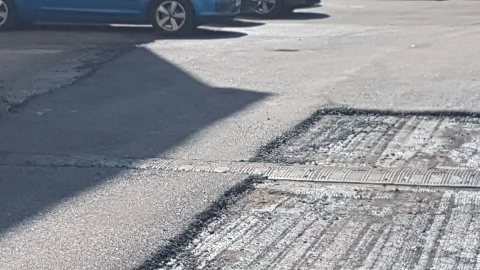 La Târgu Jiu se asfaltează și limitatoarele de viteză