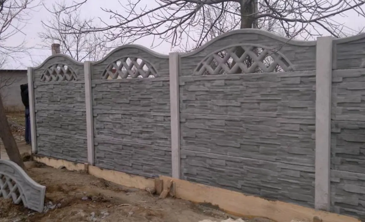 Dosar penal pentru un gard, în Gorj