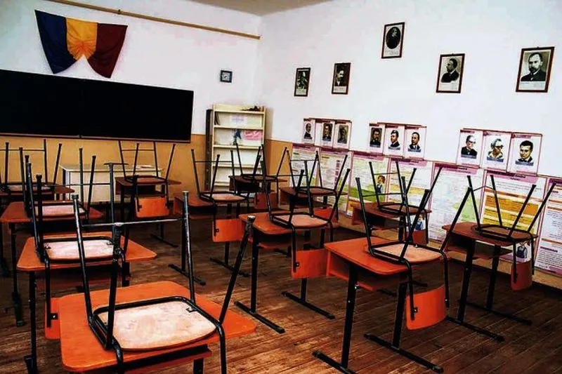 Zeci de copii din Gorj, cu păduchi la școală