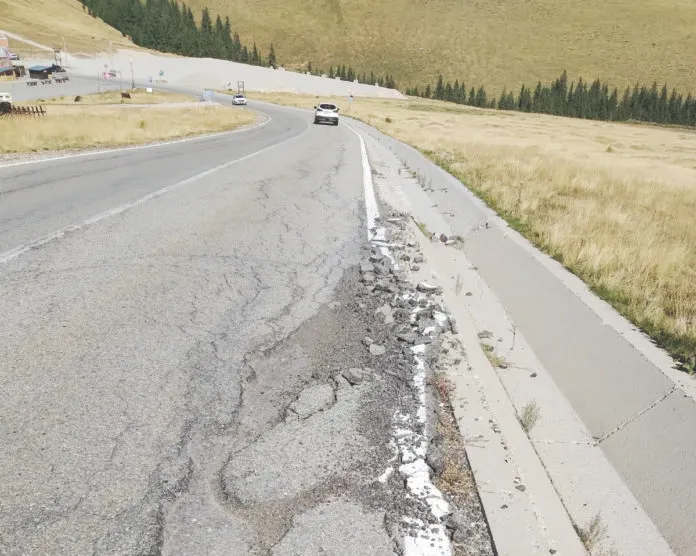 Probleme cu asfaltul pe Transalpina