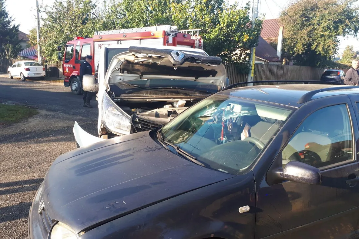 Tânăr din Târgu Jiu, la spital după ce a trecut cu mașina printr-o remorcă
