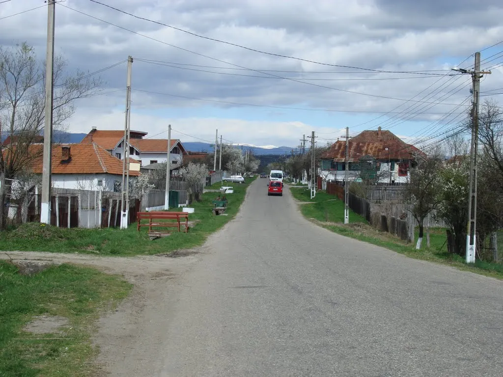 Se asfaltează drumul spre satul cu cel mai curat aer din Gorj
