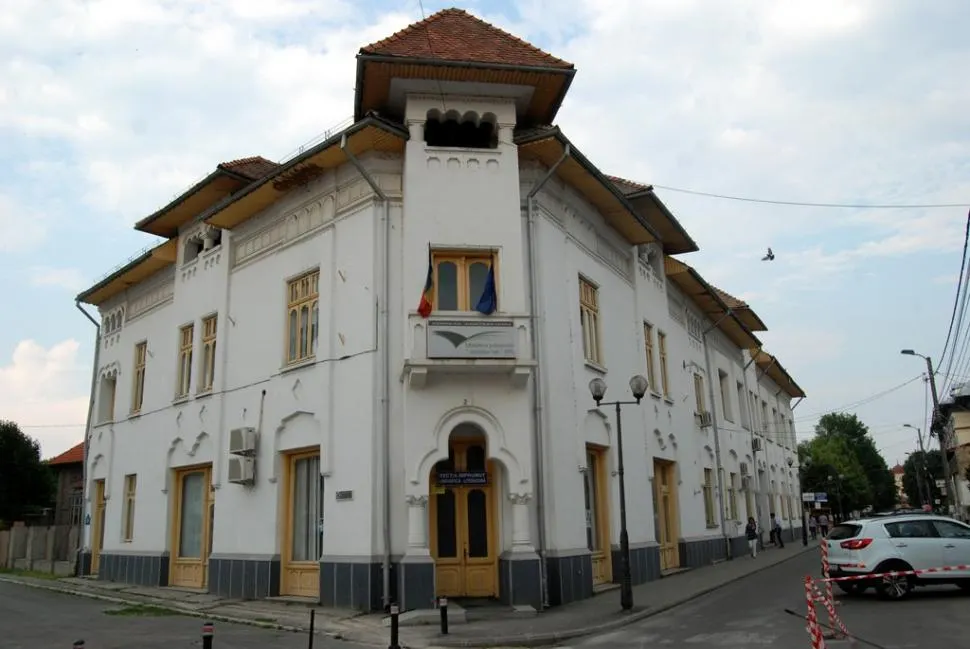 61 de oameni se bat pe un post de bibliotecar debutant la Târgu Jiu