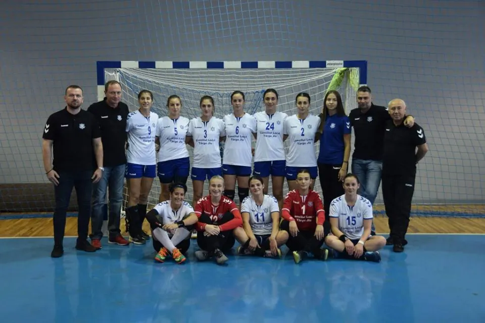 Victorie categorică pentru handbalistele din Târgu Jiu