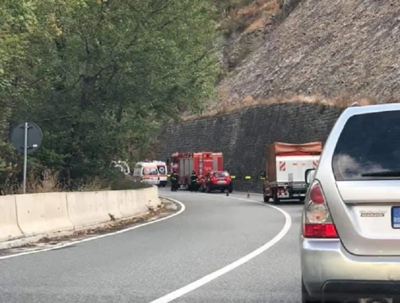 Accident cu două victime în Defileul Jiului. Carambol la Iezureni!
