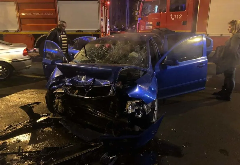 Accident cu 6 răniți la Târgu Jiu, după o cursă ilegală de mașini