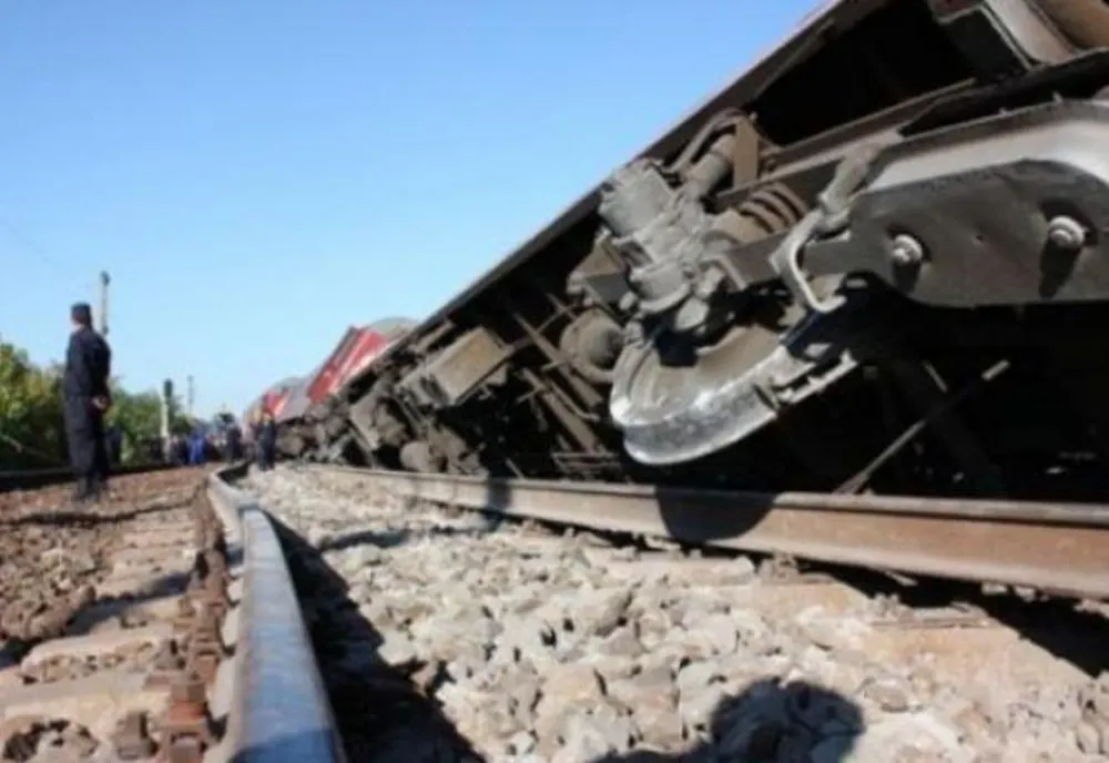 Locomotivă deraiată la Turceni