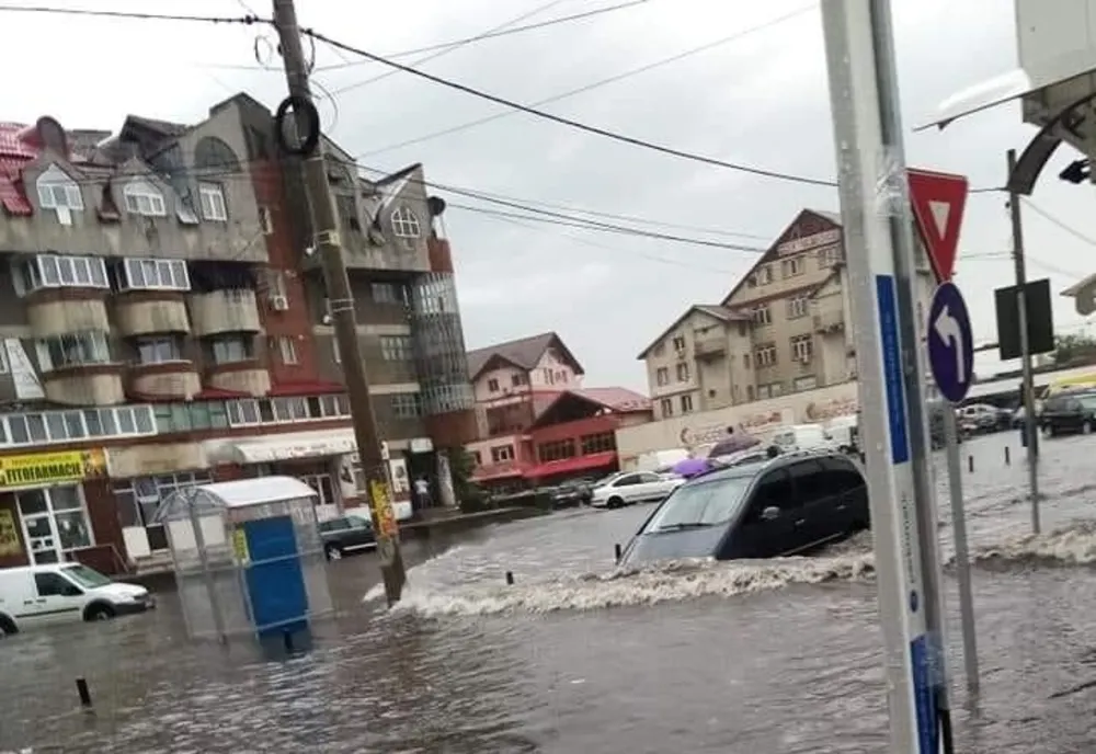 Centrul orașului Târgu Jiu, sub ape