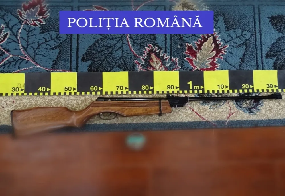 Percheziţii în Gorj: Au fost găsite o armă de 4,5 milimetri şi sute de proiectile