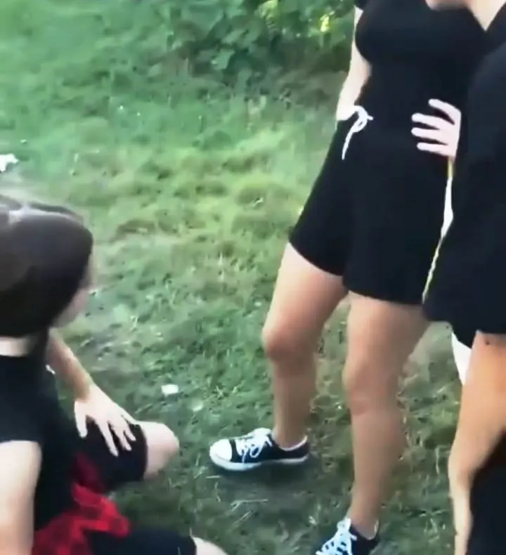Anchetă a DGASPC Gorj în cazul minorei agresate de mai multe adolescente. Părinţii agresoarelor, amendaţi