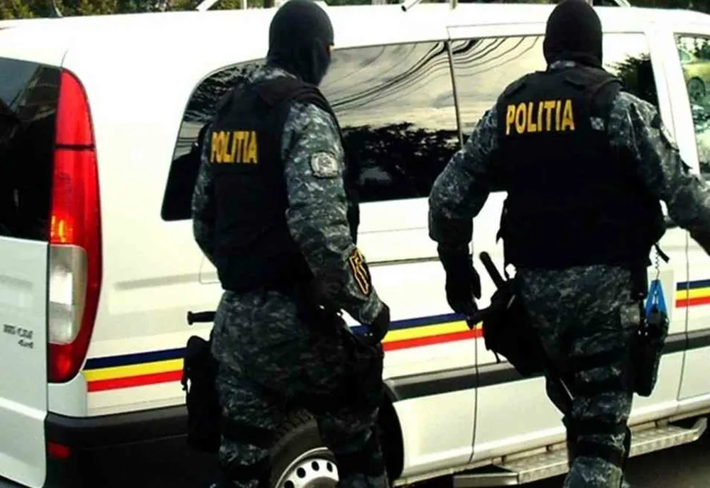 VIDEO. Percheziţii în Gorj: Poliţiştii au confiscat 175 kg materiale pirotehnice