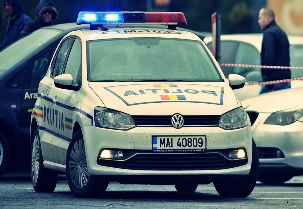 Tineri din Târgu Cărbuneşti, prinşi cu droguri în maşină