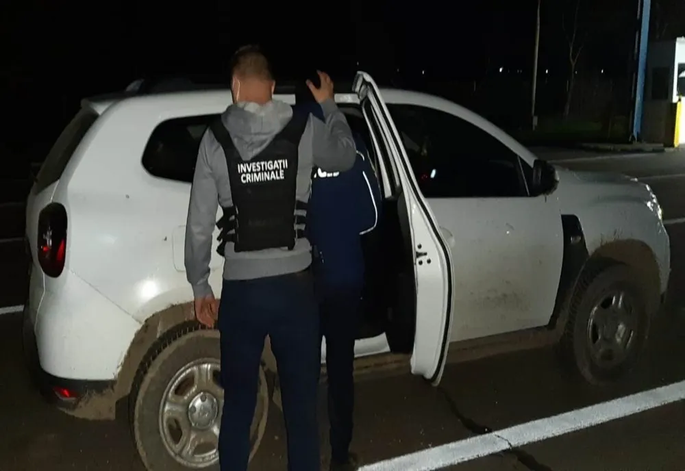 VIDEO. "Foc de artificii" | Tânăr din Gorj, reţinut după ce în maşina sa au fost găsite sute de materiale pirotehnice