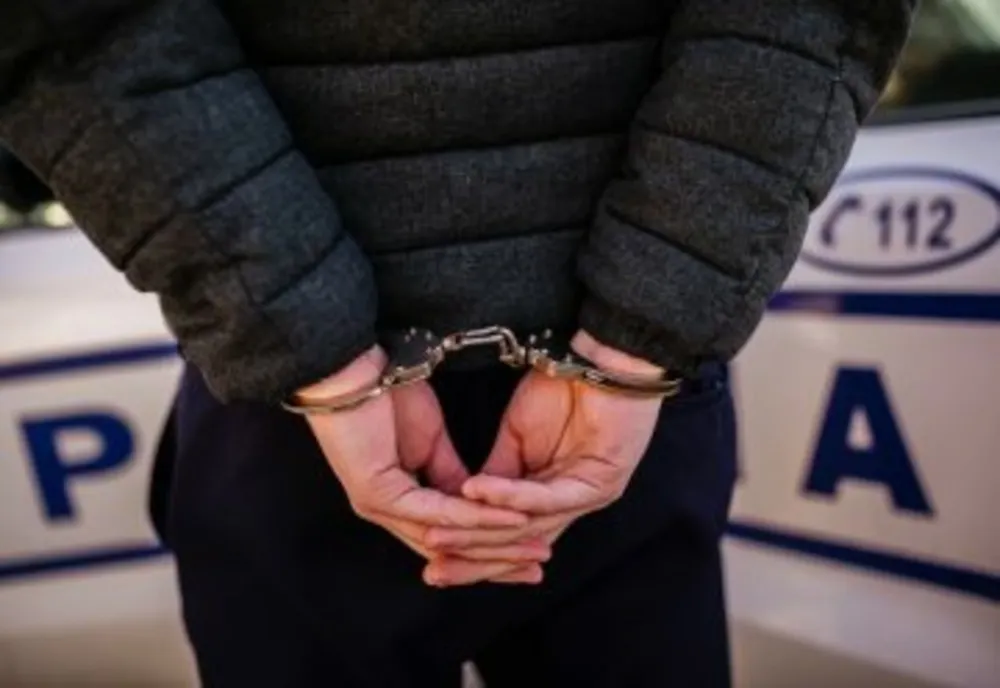 Gorj: Internat la psihiatrie după ce şi-a ameninţat mama cu moartea şi a făcut scandal într-un bar