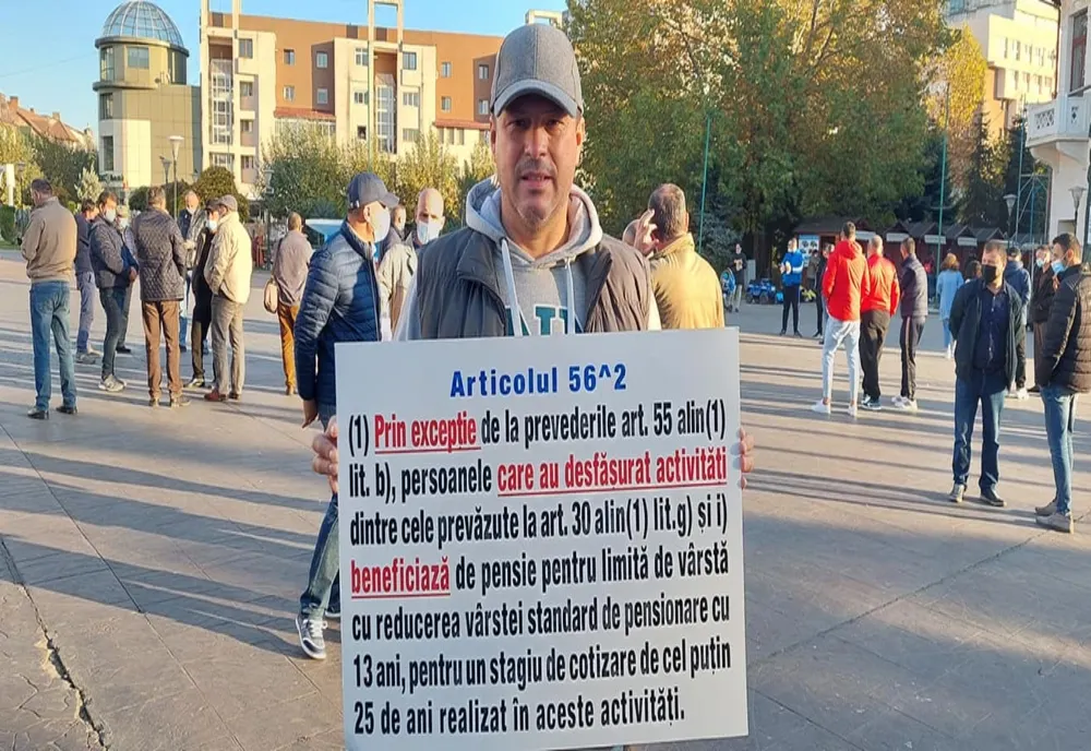 Gorj: Minerii și energeticienii reiau protestele în Piața Prefecturii din Târgu Jiu