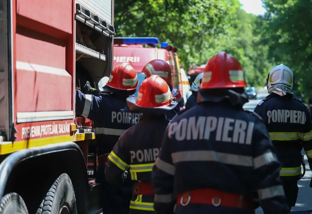Zeci de pacienţi evacuaţi dintr-un spital din Târgu Jiu, cuprins de un incendiu