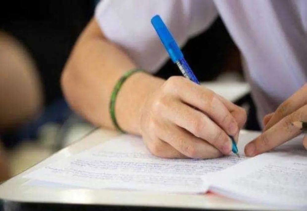 TAXA PENTRU BAC 2025, MAJORATĂ LA 499 LEI PENTRU CEI CARE ÎL SUSȚIN A TREIA OARĂ
