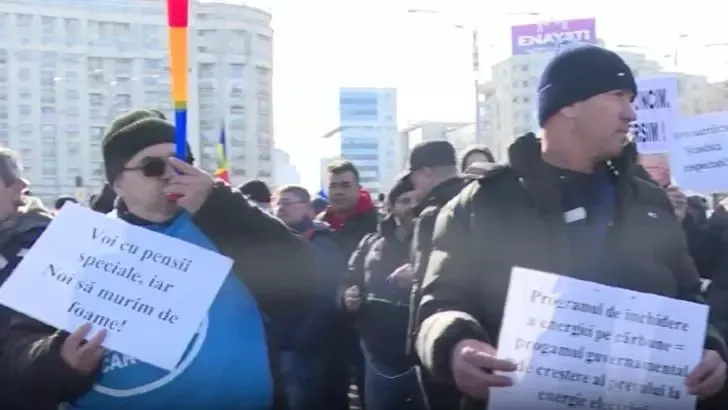 Mii de oameni rămân fără un loc de muncă în prag de sărbători: „Vrem să muncim, nu să cerșim!”