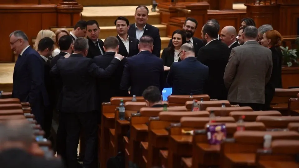 Moțiunea de cenzură pierde din susținere: unii semnatari spun că s-au răzgândit