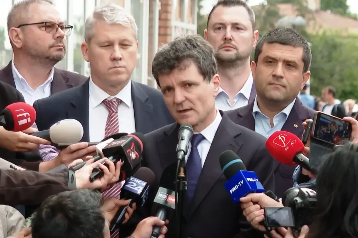 Tensiune maximă la locul tragediei din Galați! Nicușor Dan, huiduit de localnici
