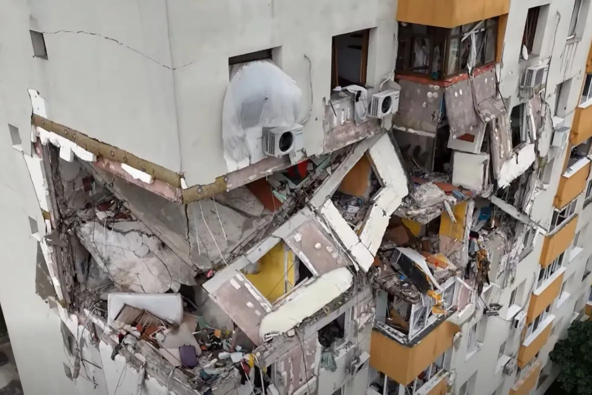 Imagini aeriene spectaculoase: amploarea distrugerilor din blocul din Rahova, la peste nouă luni de la explozia de gaze – VIDEO
