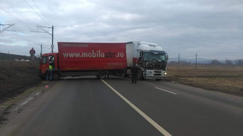 Accident pe Defileul Jiului: Trei persoane au fost rănite