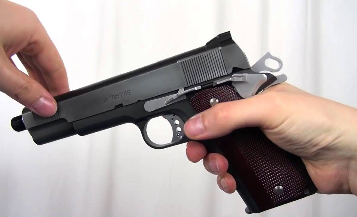 Amenințat cu pistolul în trafic